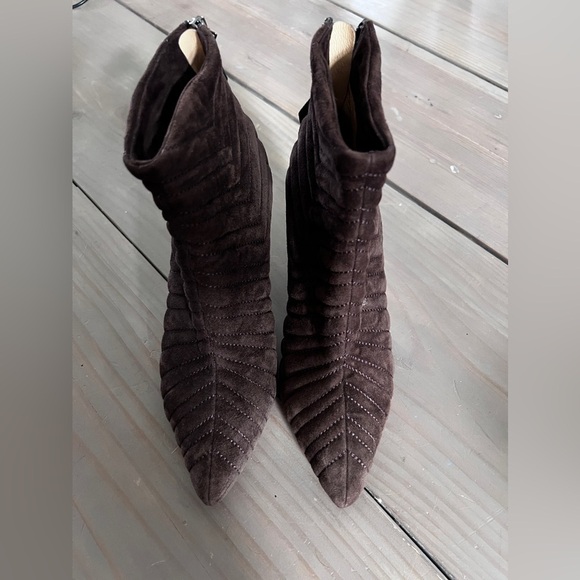 Elegant Brown Ankle Boots - Picture 5 of 16